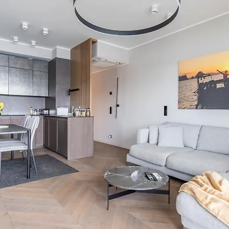 Family Near River, Big Balcony, Free Parking Apartment Parnu