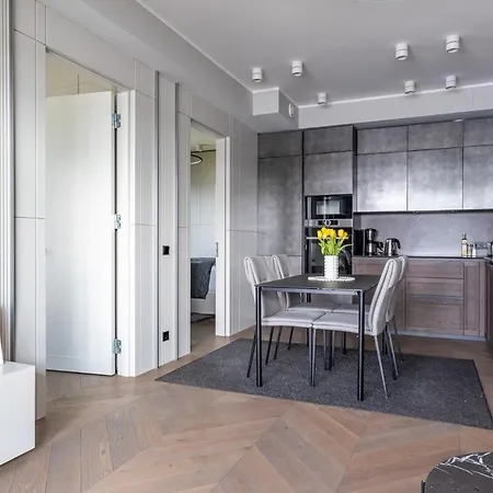 Family Near River, Big Balcony, Free Parking Apartment Parnu