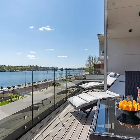 Family Near River, Big Balcony, Free Parking Apartment *