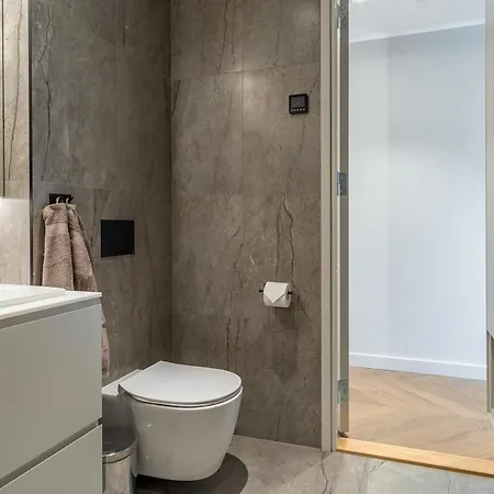 Apartment Family Near River, Big Balcony, Free Parking *