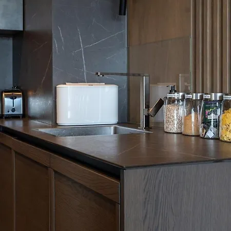 Family Near River, Big Balcony, Free Parking Apartment *