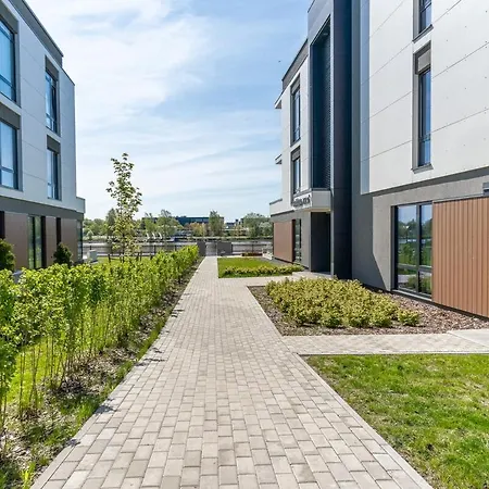 Family Near River, Big Balcony, Free Parking *