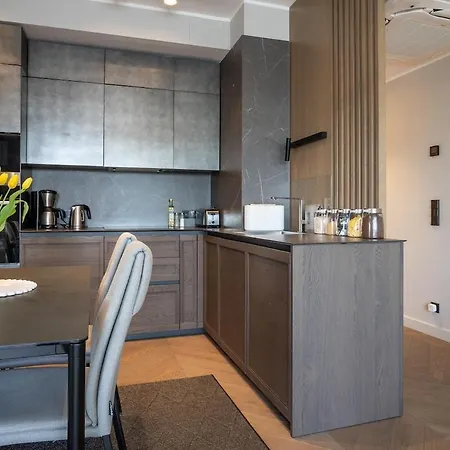 Family Near River, Big Balcony, Free Parking Apartment Parnu