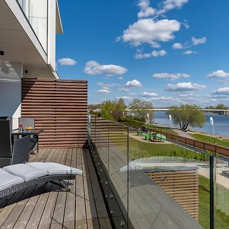 Family Near River, Big Balcony, Free Parking Apartment *