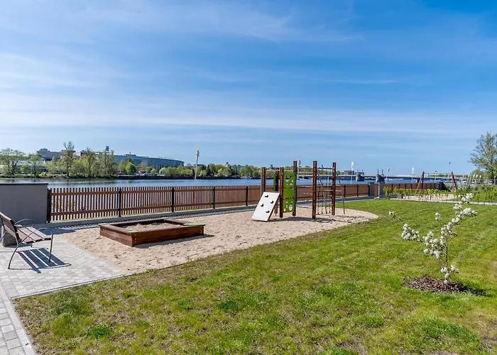 Apartmán Family Near River, Big Balcony, Free Parking