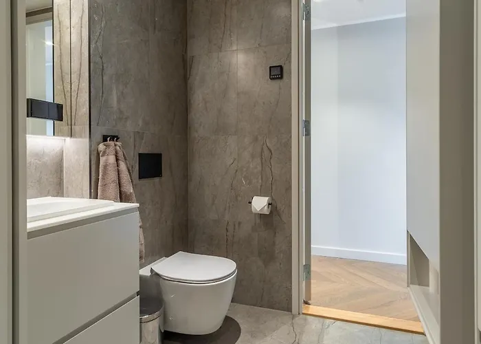 Apartmán Family Near River, Big Balcony, Free Parking *