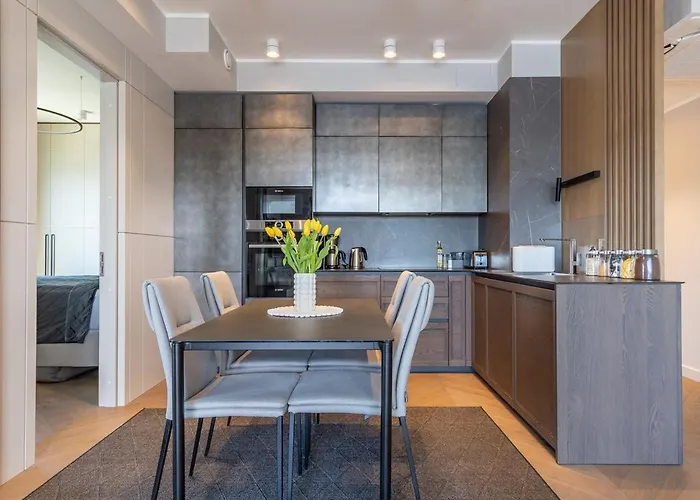 Apartmán Family Near River, Big Balcony, Free Parking *