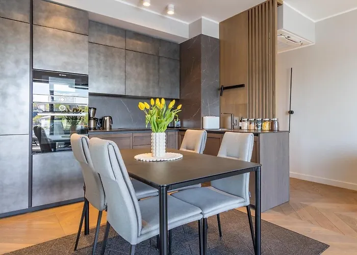 Family Near River, Big Balcony, Free Parking * Pärnu